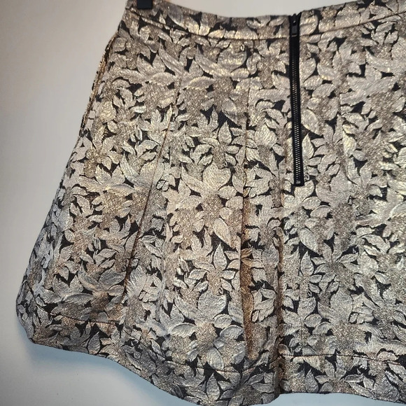 Lovers + Friends | Jacquard Metallic Gold Floral Mini Skirt - Size S - Picture 6 of 13